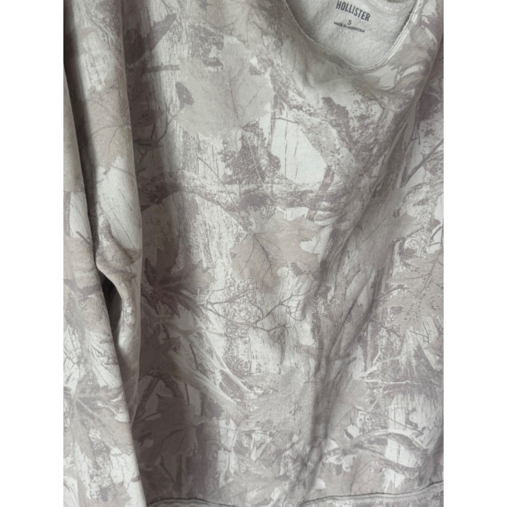 Hollister Womens Grey Leaf Camo Fleece Scoop Neck Pullover Sweatshirt Small - Picture 4 of 6
